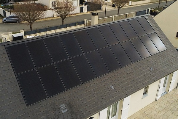 panneaux photovoltaïques intégrés dans une toiture