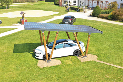 Abri solaire pour voiture avec panneaux photovoltaïques