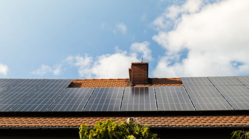 Comment rendre sa maison autonome en électricité grâce aux panneaux photovoltaïques ?
