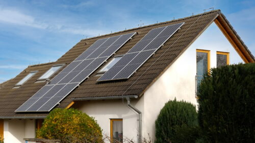 Différence entre les panneaux solaires et les panneaux photovoltaïques : pleine lumière sur ces concepts !