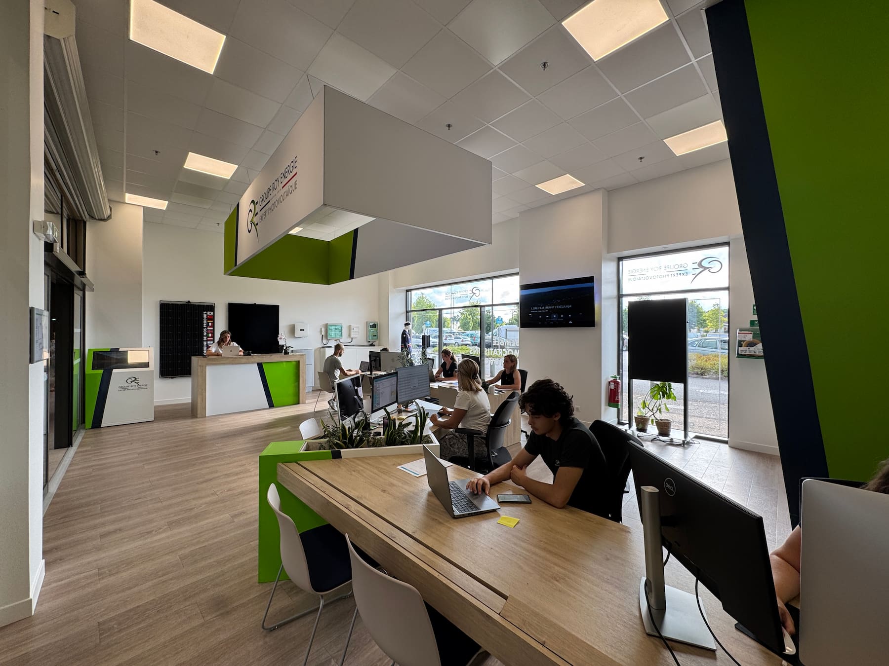 Agence photovoltaique st pryve st mesmin 2 Intérieur de l'agence photovoltaïque de Groupe Roy Énergie