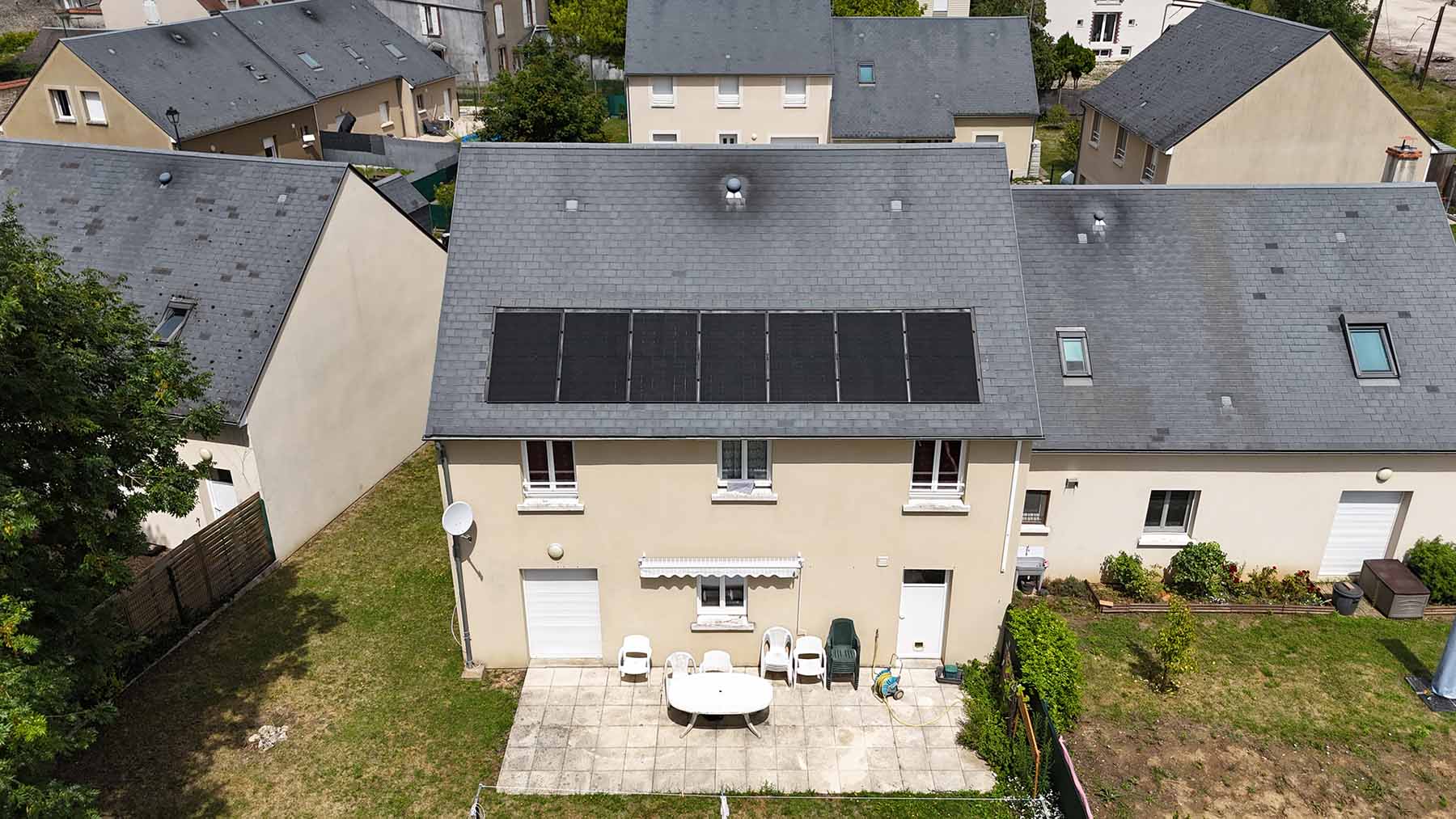 Panneaux photovoltaiques sur la toiture d'un particulier