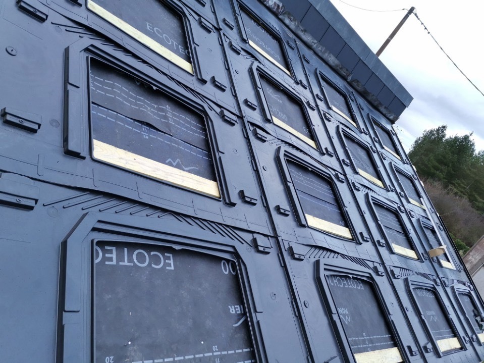 gre photovoltaique panneaux integres au bati toiture sans tuiles pour pose de panneaux solaires